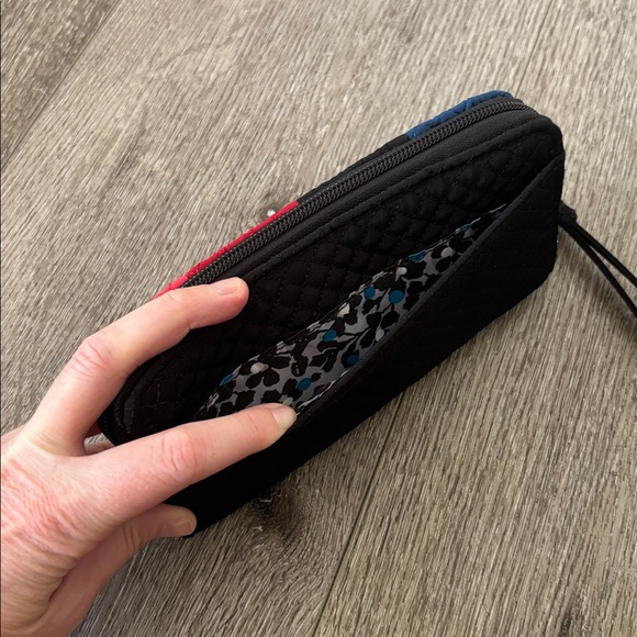 Vera Bradley Iconic RFID Accordion Wristlet - “Winter Patchwork” design - NWT - Picture 3 of 9